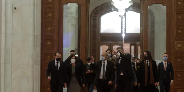 Şedinţa solemnă comună Senat Camera Deputaţilor - aniversare 15 ani aderare Uniunea Europeană - 2 feb 2022 / FOTO Inquam Photos / George Călin