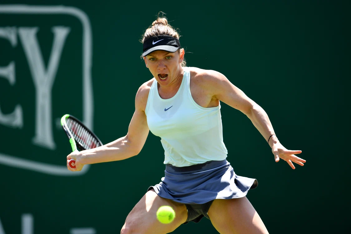 Simona Halep a declarat că pe iarbă nu poate ”aluneca” atât de bine ca pe zgurăFoto: Guliver / GettyImages