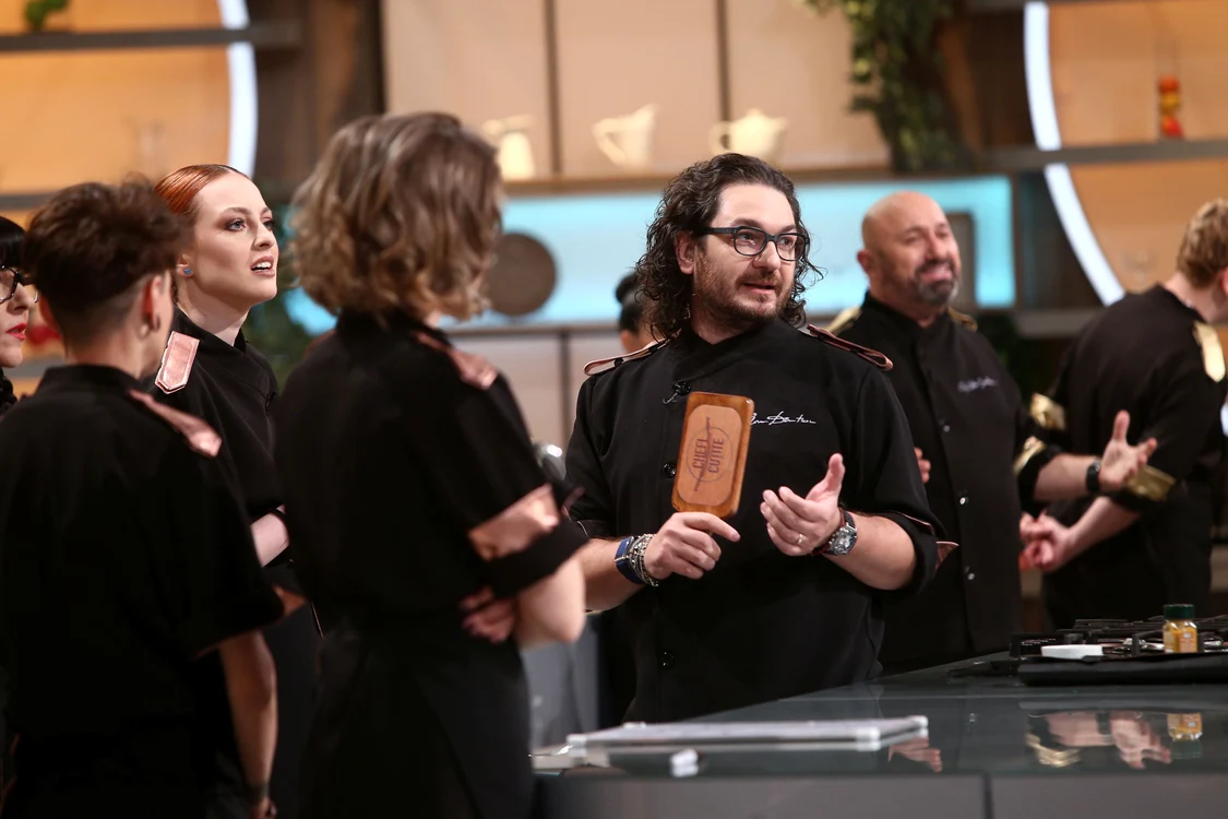 Chef Dumitrescu a folosit 2 amulete în battle 13 JPG