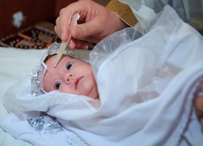 
    Fetiţa Sandei Nicola nu a scos un scâncet la botezfoto: arhiva personală  