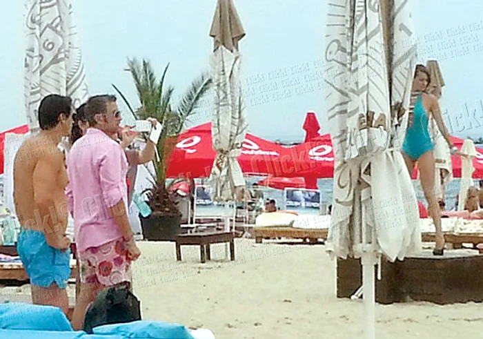 Bote şi-a scos manechinii la plajă