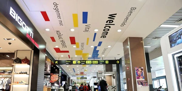 mesaj „bine ati venit” aeroportul otopeni