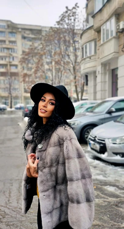 Majda Aboulumosha și-a asortat perfect haina din vizon american