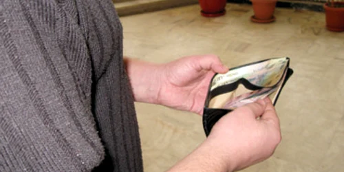 Hunedoara: Băncile au tot mai mulţi restanţieri