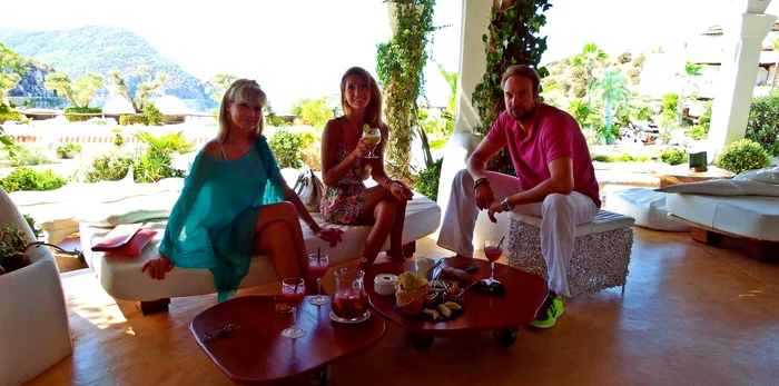 Simona Florescu a fost în vacanţă cu fiica şi ginerele ei