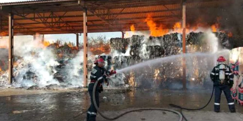 Focul s-a extins rapid din cauza materialelor inflamabile