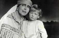 Regina Maria, despre abdicarea lui Carol: „E ca şi cum ţi ai îngropa unul dintre copii înainte de a fi mort“ jpeg