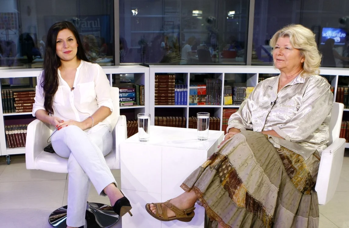 Alexandra Lupaşcu (logoped) şi Angela Ioan (actriţă), în studioul Adevărul Live FOTO David Muntean