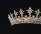 Diadema cu design în formă de frunze de căpșun bătute în diamante