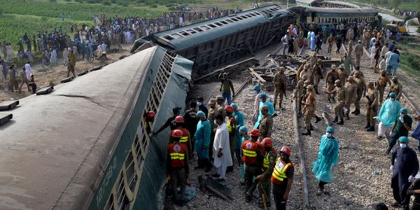 Accident feroviar in Pakistan FOTO Profimedia jpg