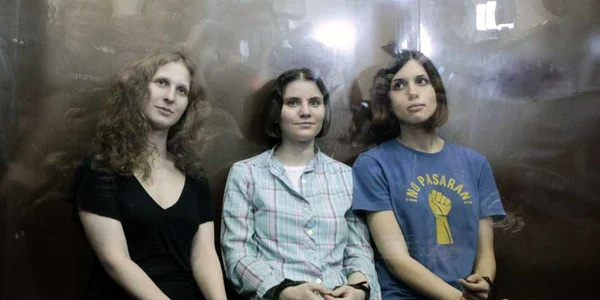 Cele trei membre ale trupei ruseşti Pussy Riot
