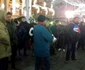 Aproximativ 200 de craioveni protestează în Piaţa Mihai Viteazu