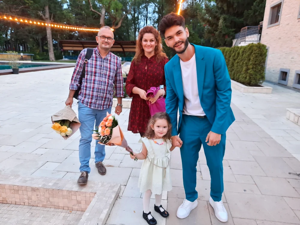 Părinții lui Edward Sanda și surioara lui, prezenți la majoratul Cleopatrei
