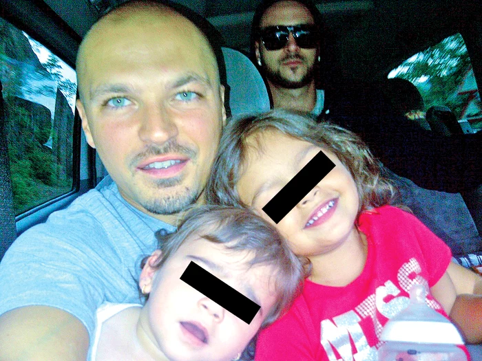 
    Puya e topit după  fetele lui, pe care le  răsfață ca pe prințese  