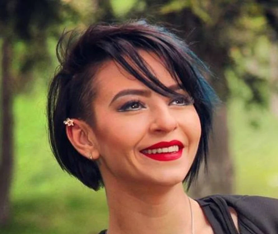 
    Giulia Anghelescu  