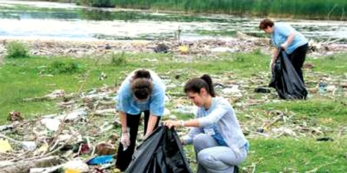 Reşiţa: VIDEO Caraşul, îngropat  în resturile europenilor (GALERIE FOTO)