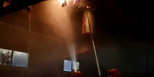 Incendiu fabrică de mobilă Prejmer. Foto
