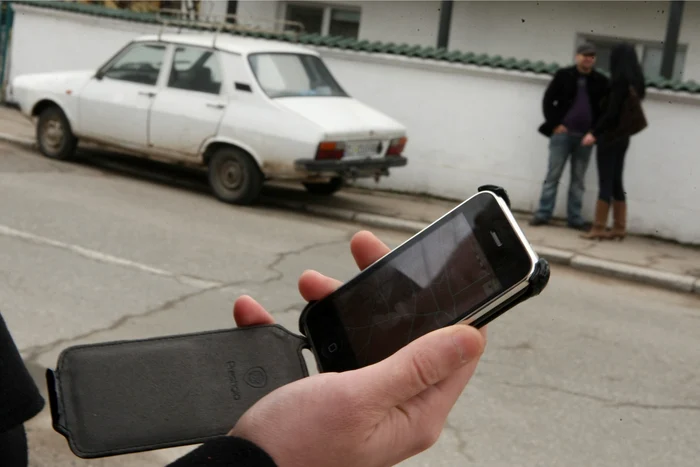 Păgubita și-a recuperat telefoanele. Foto arhivă Adevărul