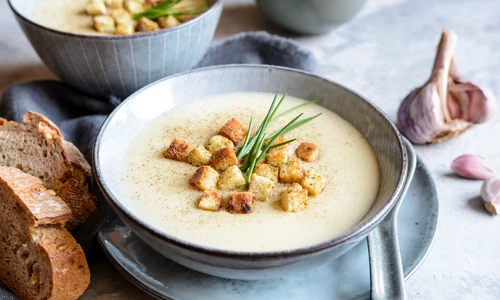 Supa crema de usturoi  Sursa foto shutterstock 1886842921 jpg