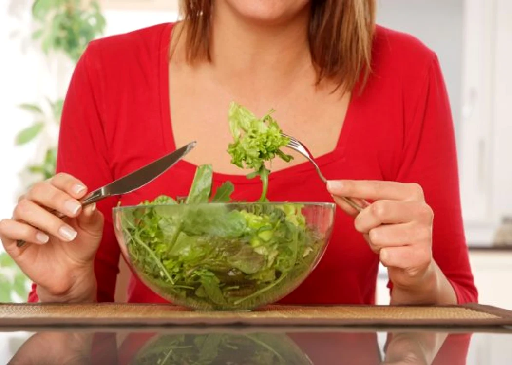 
    Salata, deși este cel mai consumat preparat în timpul unei diete de slăbire, poate fi înșelătoarefoto: Hepta  