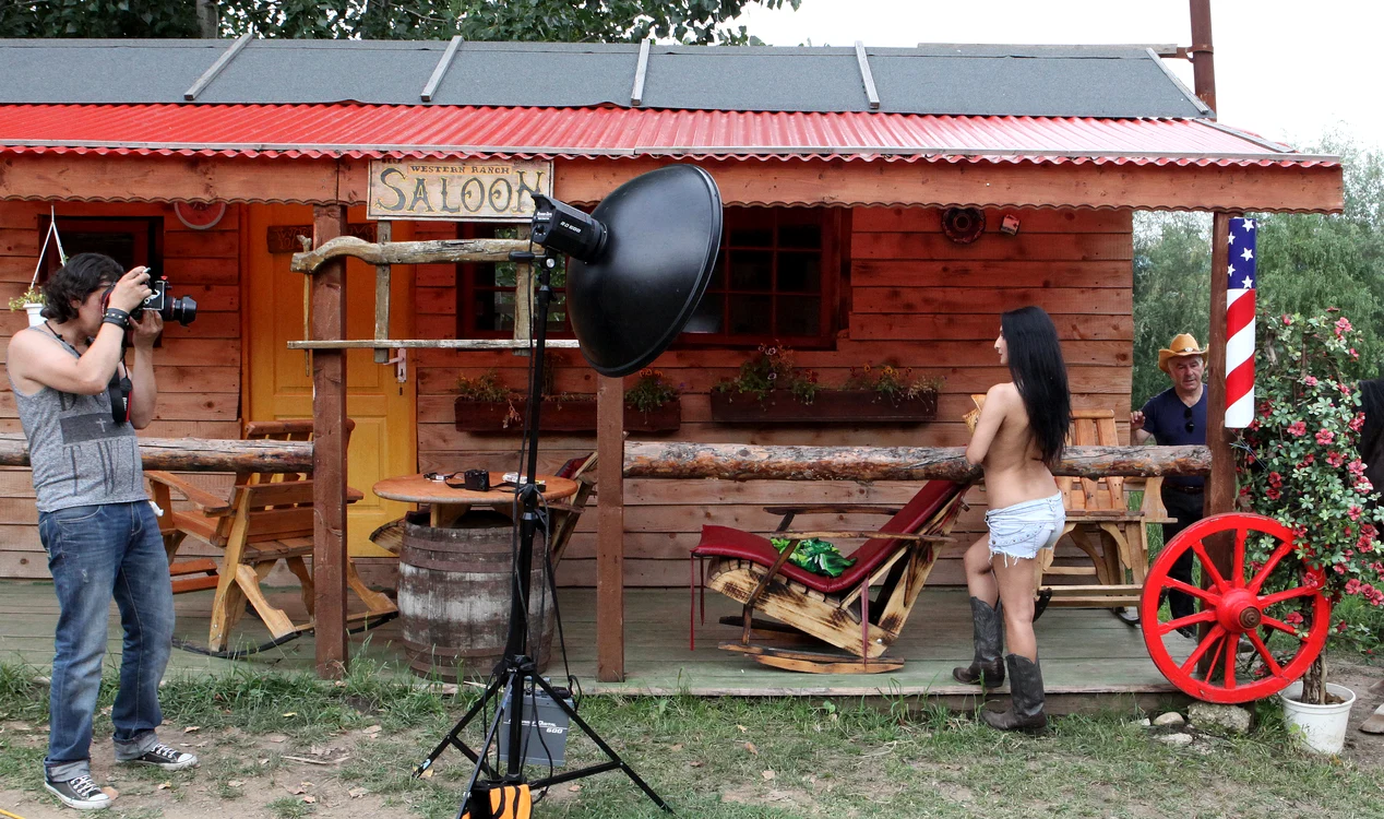 Fetele de la Click! Models şi Zoltan Lorencz au făcut atmosferă în Vestul Sălbatic