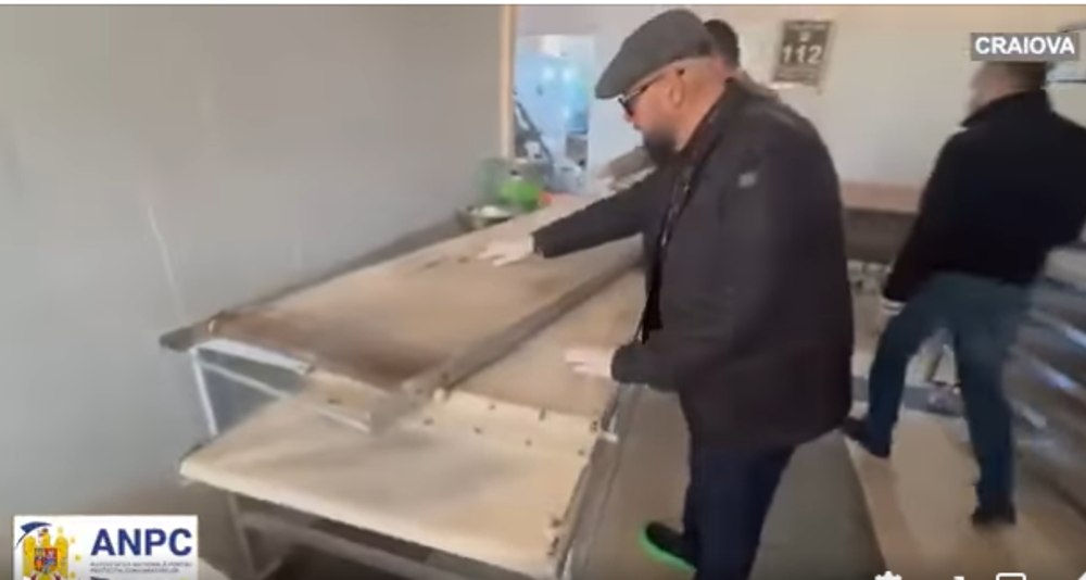 Cât costă ghetele cu talpă verde pe care Cristian Popescu Piedone le poartă la controale