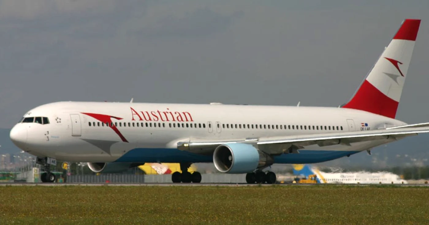 Pasagerii unui avion al companiei Austrian Airlines au fost evacuaţi de urgenţă
