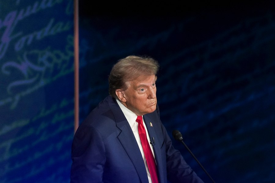 Trump, ridiculizat pe Internet după ce a susținut că imigranții din Springfield „mănâncă câini”. Cele mai amuzante meme-uri