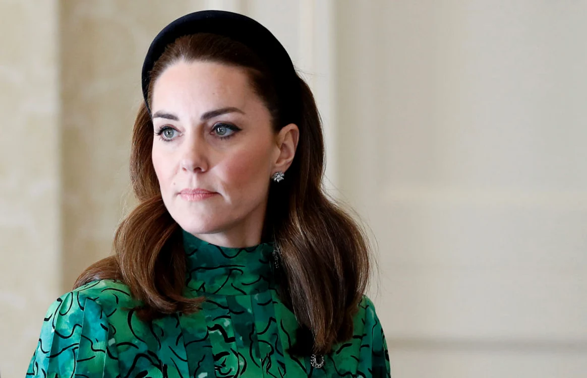 
    Kate Middleton, impresionată de o fetiță bolnavă de leucemieFoto: Getty Images  