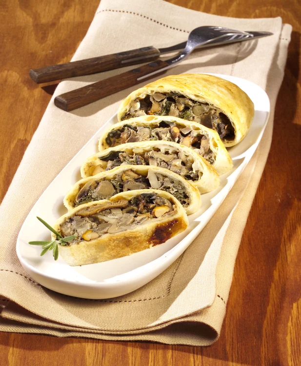 
    Plăcintă cu ciuperci  