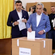George Simion și Calin Georgescu votează în Mogoșoaia, Ilfov. FOTO Inquam Photos / Octav Ganea