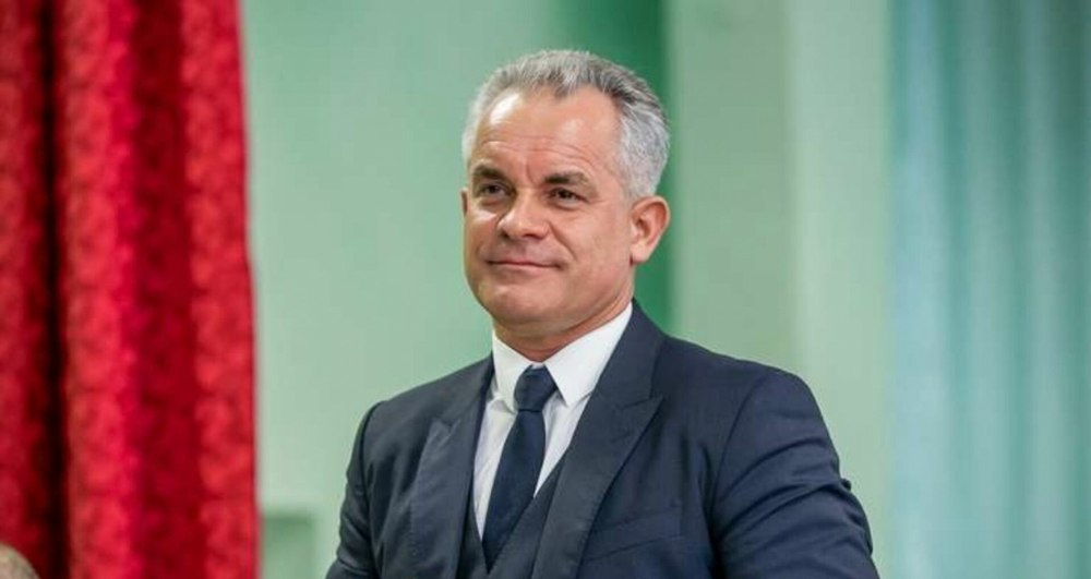Vladimir Plahotniuc a fost adus la Chișinău sub escortă după șase ani de la fuga sa. Primele imagini cu oligarhul în cătușe