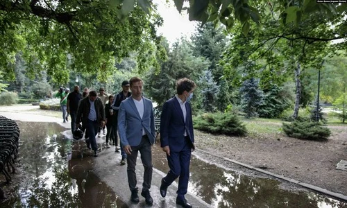 nicusor dan in parcul cismigiu jpeg