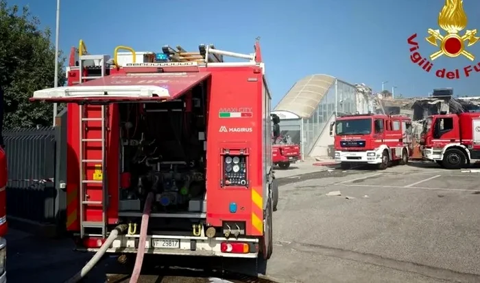  Mai multe echipaje de pompieri au fost trimise la fabrică de muniție din Colleferro