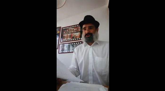 
    Actorul Alex Bogdan citeşte Wiggle, de Jason DeruloFoto Youtube  