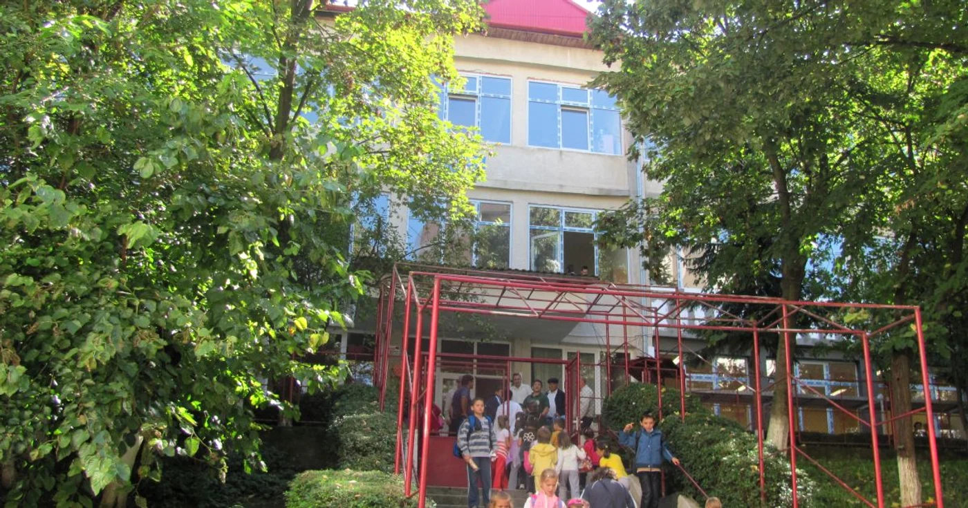 Directorii trebuie să găsească soluţii pentru creşterea gradului de siguranţă din şcoli