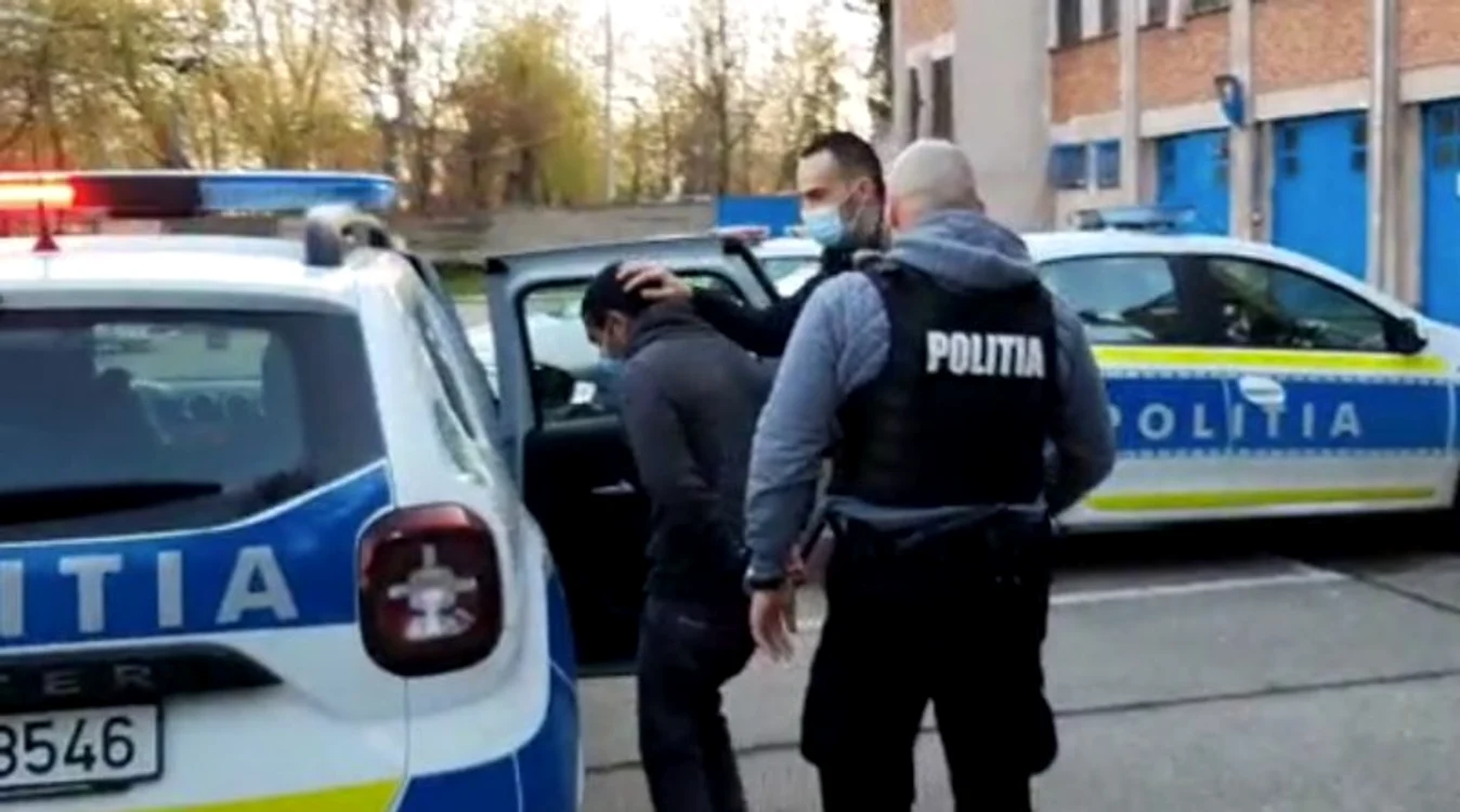 
    Minorul a fost reținut de PolițieFoto: replicahd.ro  