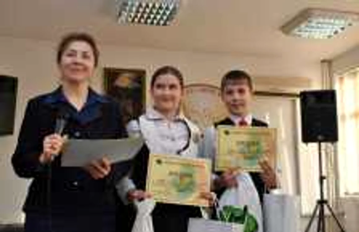Premianții au primit și plachete cu inscripția numelui lor