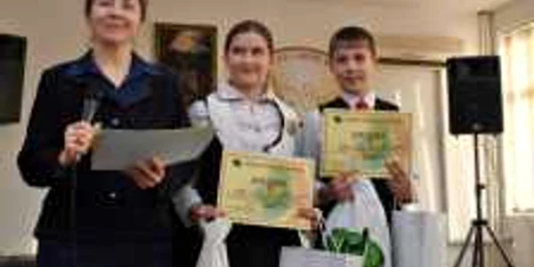 Premianții au primit și plachete cu inscripția numelui lor
