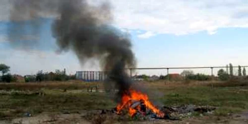 Atenţie unde şi cum ardeţi deşeurile. FOTO: Poliţia Locală