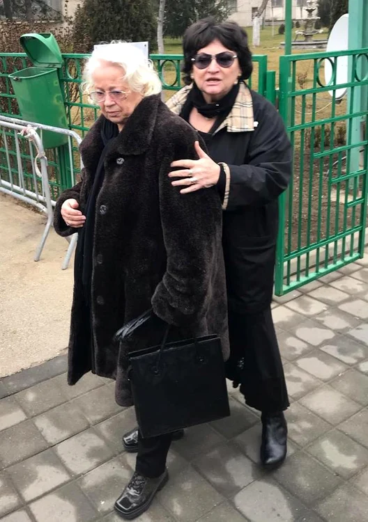 Dr. Monica Pop (dreapta) a susținut-o pe mama Cristinei Țopescu