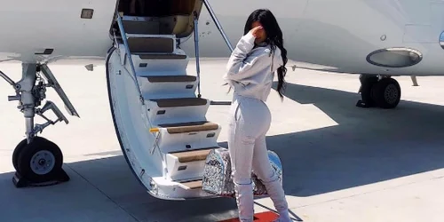 Kylie Jenner - avion privat - foto Click!