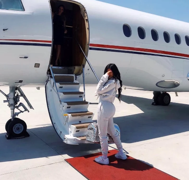 Kylie Jenner - avion privat - foto Click!