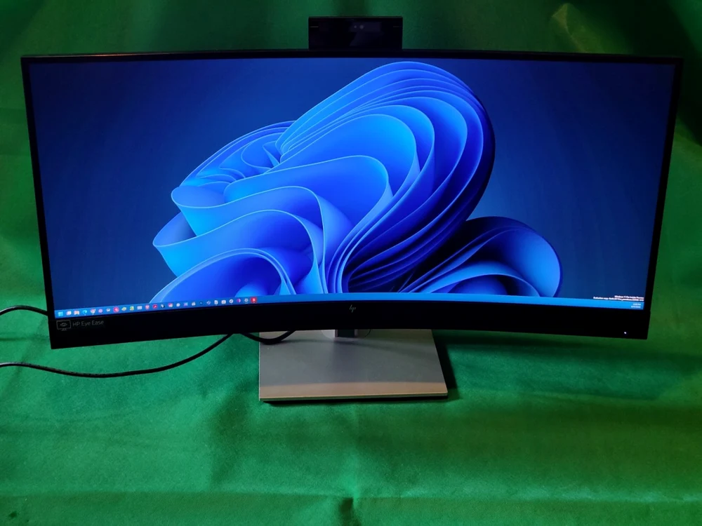 Monitor HP E34m G4. FOTO Adrian Pogîngeanu