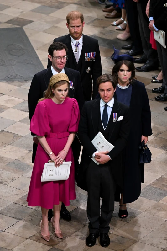 Prințul Harry și verișoarele lui, Prințesa Beatrice și Prințesa Eugenie. FOTO: Profimedia