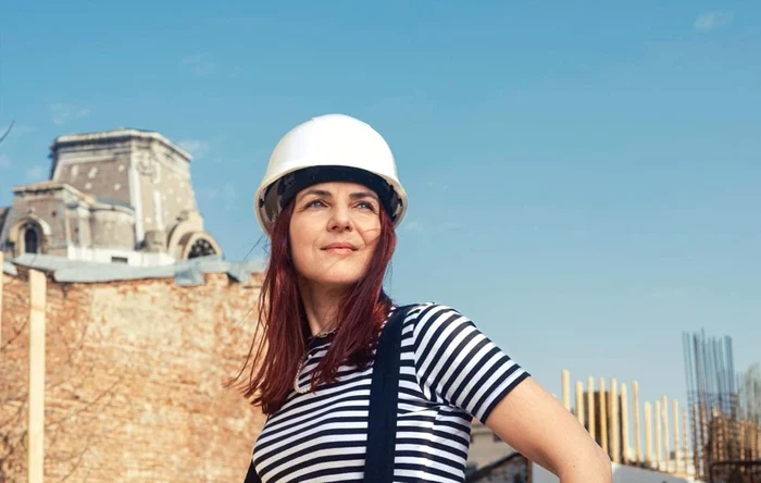 INTERVIU OMUL ANULUI Chris Simion-Mercurian, regizoarea care a construit cărămidă cu cărămidă un miracol: „Am învățat că cel mai importat este să-ți urmezi sufletul“