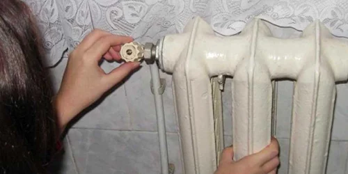 Botoşănenii au aşteptat în zadar să li se încălzească caloriferele