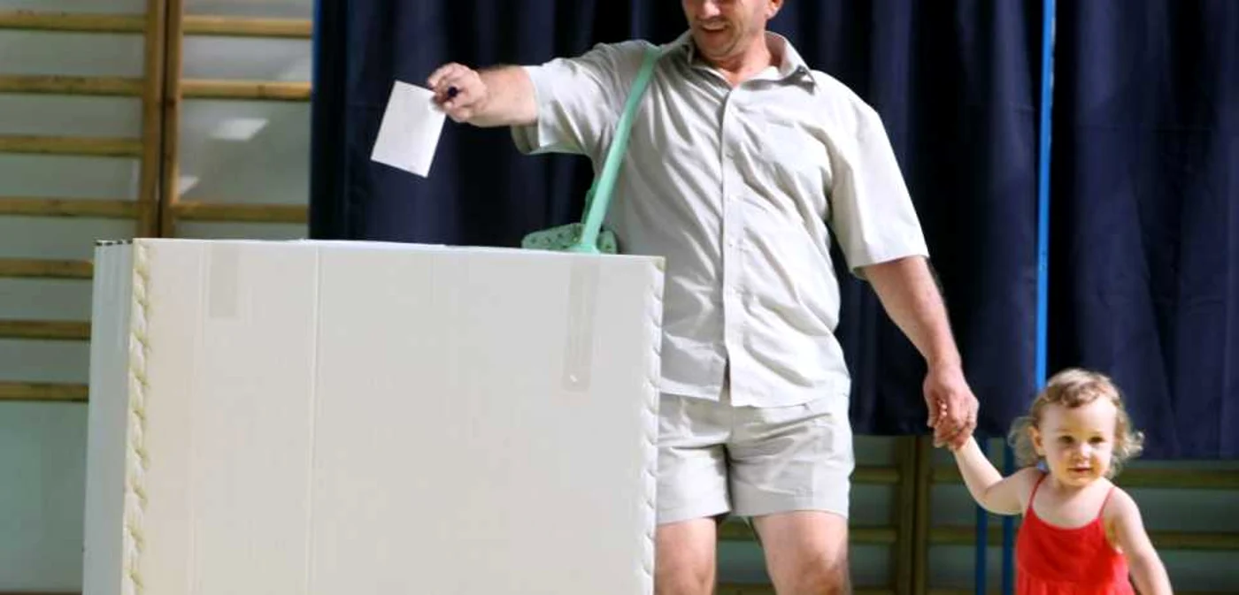 Potrivit INSCOP, 40,8% din români s-ar prezenta la referendumul de modificare a Constituţiei FOTO Adevărul