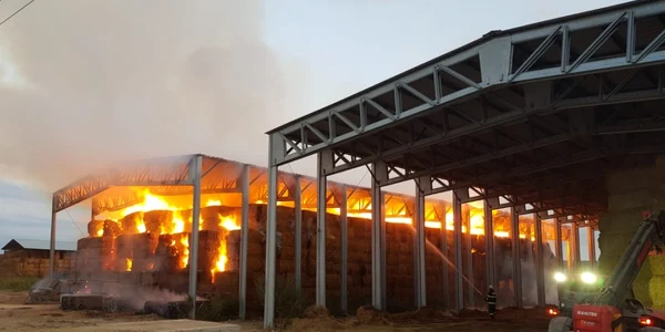 calarasi incendiu urias la un depozit de furaje foto isu calarasi