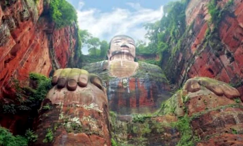 Minuni create de om: Un Buddha uriaş jpeg